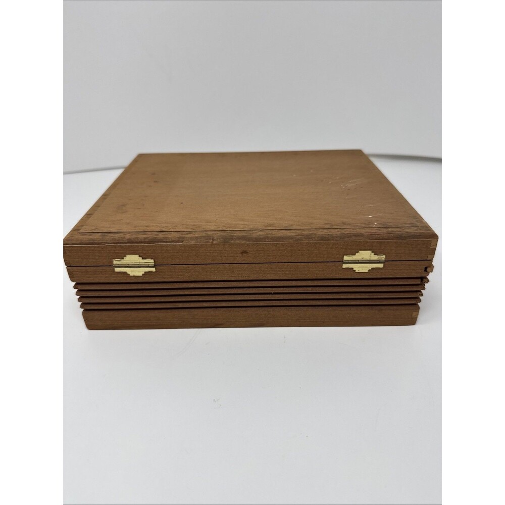 Vintage House of Windsor, Cedar Wood Cigar Box 1950’s 15 cents latched - Picture 7 of 11